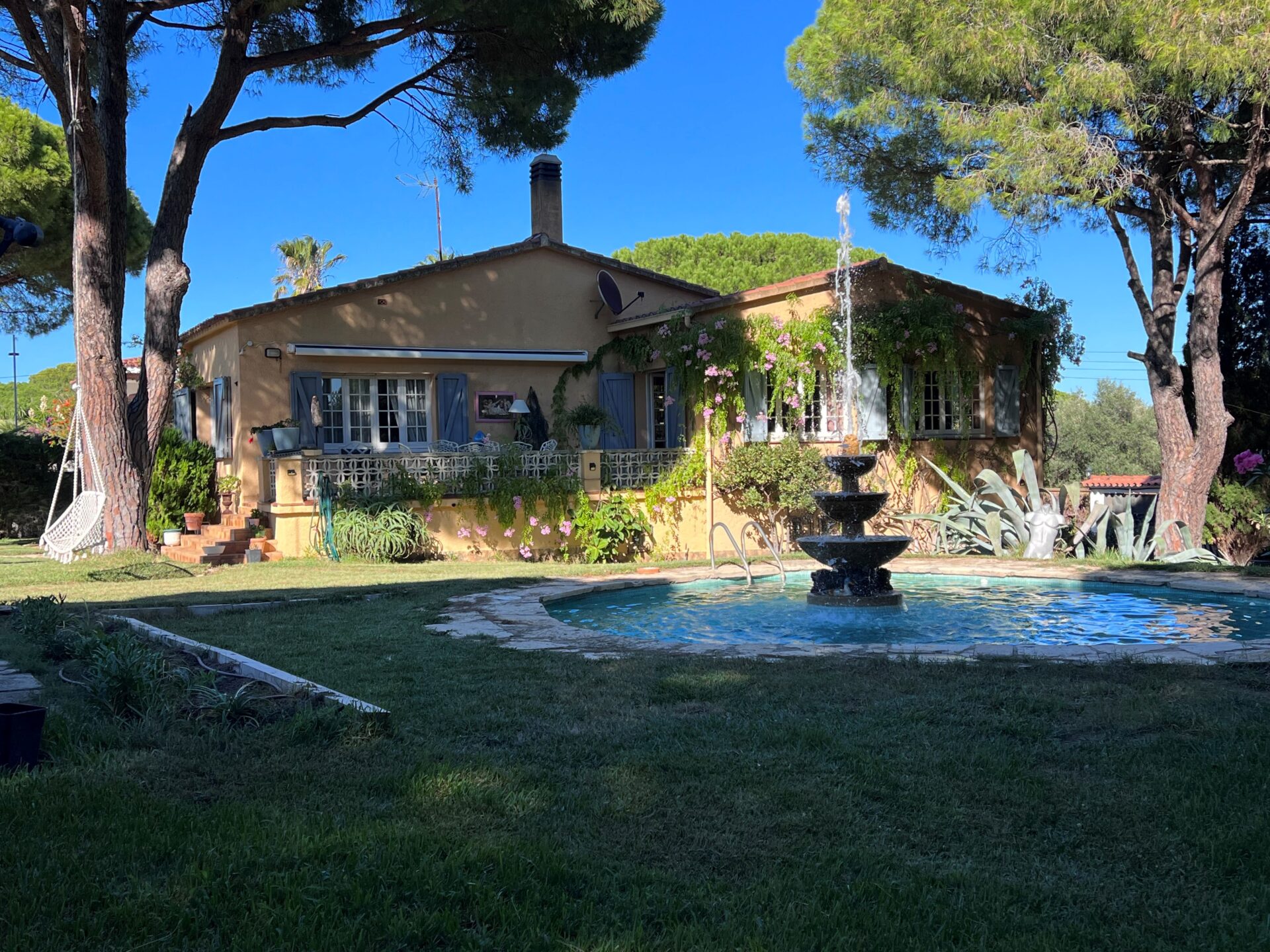 Casa estilo provenzal con magníficas vistas y jardín